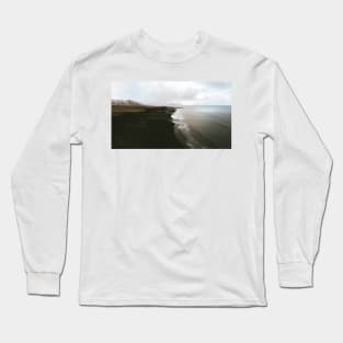 Moody black sand beach in Iceland - Landscape Photography Long Sleeve T-Shirt